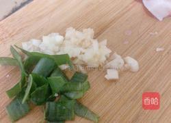 金针菇炒辣椒肉片的做法图解1