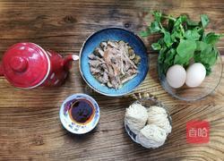 荷包蛋鸡丝虾籽面的做法图解1