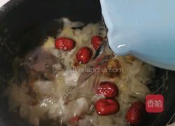 银耳桃胶滋补养颜汤的做法图解11
