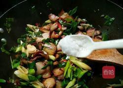 蒜苗炒薰肉的做法图解7