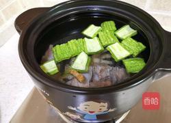 苦瓜鸡爪排骨汤的做法图解4