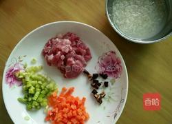 香菇胡萝卜芦笋肉片粥的做法图解2