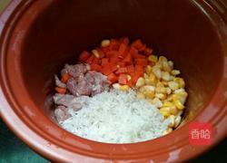 玉米胡萝卜肉片粥的做法图解3