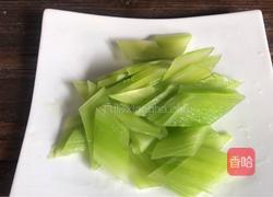 莴笋炒鸡蛋的做法图解1