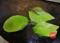 肉末炒莴笋片的做法图解1