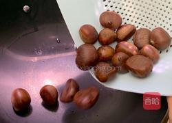 铁锅炒板栗的做法图解2