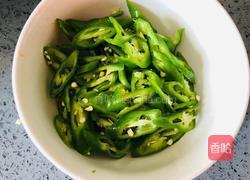 多做一步，牛柳又滑又嫩，味美多汁的青椒牛柳的做法图解3
