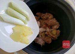 红枣莲藕排骨汤的做法图解5