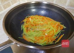 蒜香莴笋胡萝卜丝的做法图解6