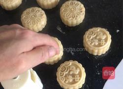 莲蓉肉松馅广式月饼的做法图解17