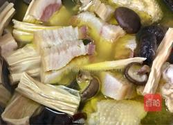 花菇腐竹咸肉鸡汤的做法图解2