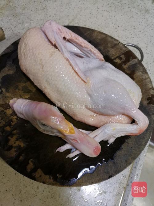 半只鸭洗净备用