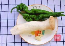 青椒炒杏鲍菇的做法图解1