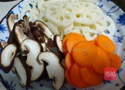 荷塘菱藕小炒的做法图解2