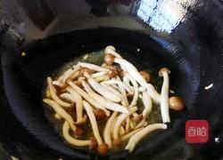 黄瓜胡萝卜炒蟹味菇的做法图解4