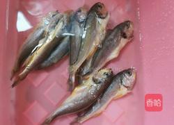 香煎小黄鱼的做法图解1