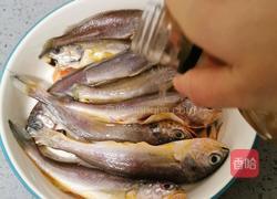 香煎小黄鱼的做法图解4
