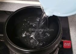 砂锅花甲米线的做法图解2