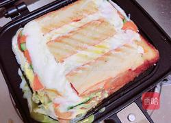 爆浆芝士蟹肉三明治（5分钟快手餐）的做法图解9