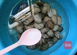 花甲炒丝瓜的做法图解1