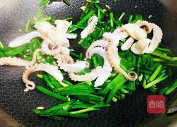 韭菜炒八爪鱼的做法图解6