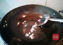 苘蒿瘦肉炒河粉的做法图解3