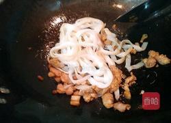 苘蒿瘦肉炒河粉的做法图解5