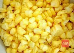 完全没有腥味鲜甜好吃的玉米胡萝卜虾仁的做法图解1