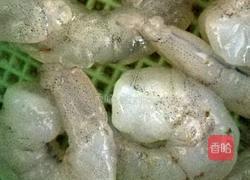 完全没有腥味鲜甜好吃的玉米胡萝卜虾仁的做法图解3