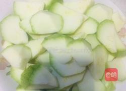 干虾仁炒小瓜的做法图解1