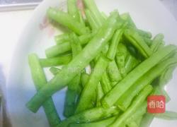 青红椒丝炒四季豆（绝代双椒大战绿林好汉）的做法图解1