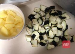 土豆茄子焖饭的做法图解1