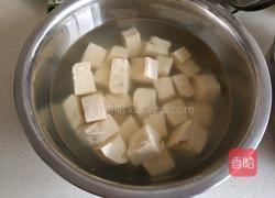 白菜五花肉炖冻豆腐的做法图解1