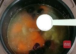 海底椰胡萝卜鸡汤的做法图解11