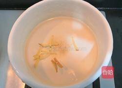 口蘑枸杞瘦肉汤的做法图解10