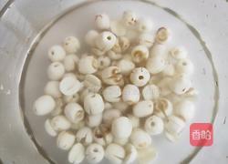 莲子红枣桂圆汤的做法图解2
