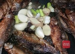 黄豆焖小酥鱼的做法图解4