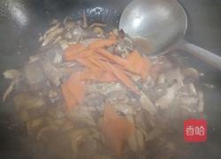 鸡丝炒杂蔬鲜蘑的做法图解5