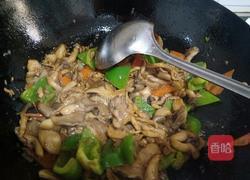 鸡丝炒杂蔬鲜蘑的做法图解7