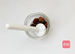 7个月宝宝辅食：红枣蛋黄泥的做法图解1