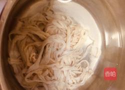 脆皮炸鸡肉和猪肉小肠的做法图解3