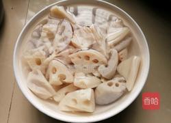 莲藕排骨汤的做法图解2