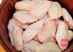 只用葱姜蒜，就可以做出烧烤味的蒜蓉鸡翅的做法图解1