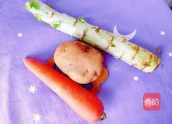 胡萝卜莴笋炒土豆的做法图解2