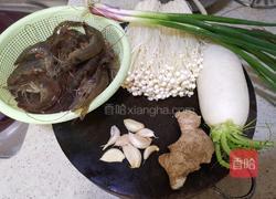 萝卜金针菇虾煲的做法图解1