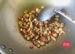 萝卜干炒肉丁的做法图解4
