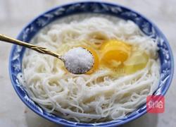 面条鸡蛋饼的做法图解3