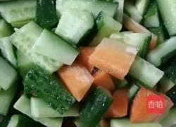 酸辣黄瓜（凉拌）的做法图解1