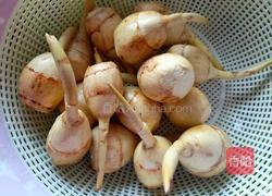 酱蹄汤烧茨菇酱蛋百叶结的做法图解1