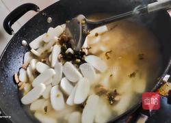 咸菜肉丝蘑菇年糕汤的做法图解7
